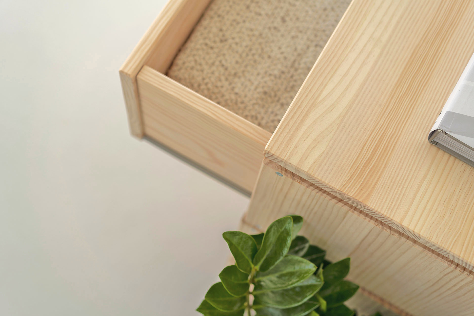 Imagen de ambiente 2 para:Cómoda de madera grande